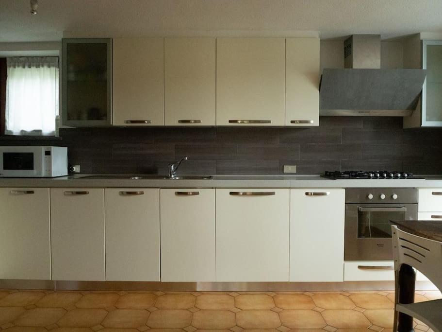 La Tua Villa Sul Lago - Casa Kollegger Luino Eksteriør bilde